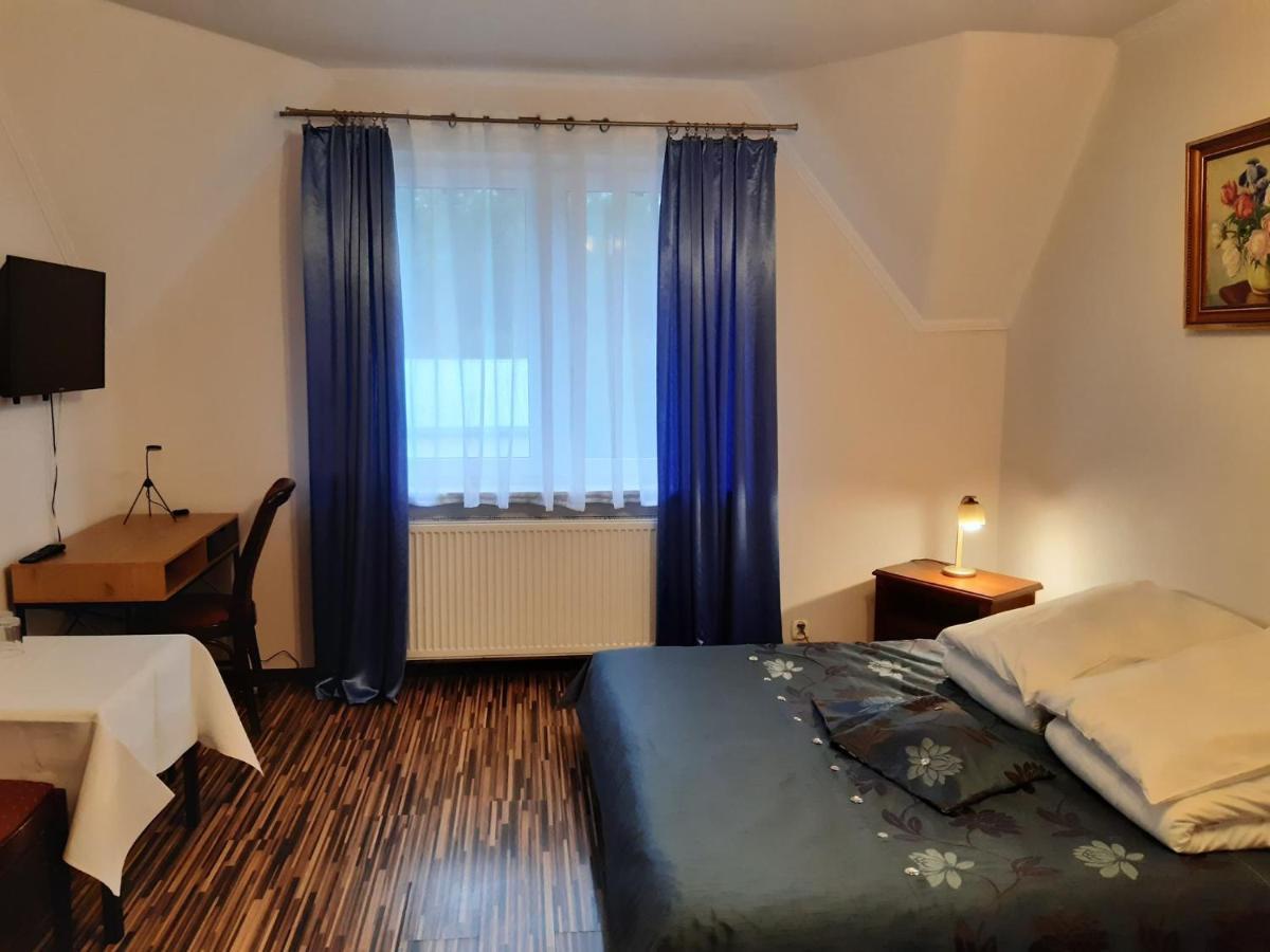 Fantazja - Restauracja I Noclegi Radom Bagian luar foto