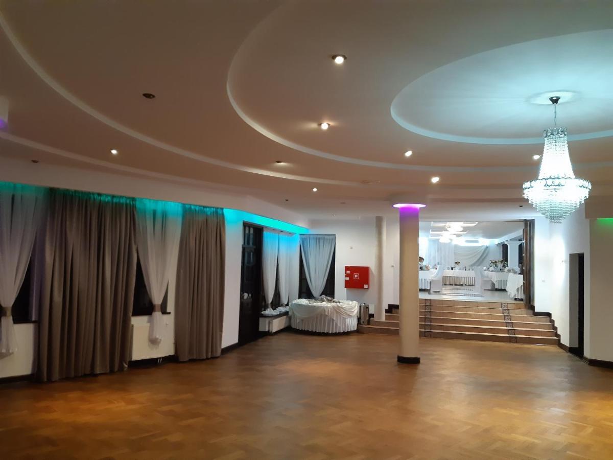 Fantazja - Restauracja I Noclegi Radom Bagian luar foto