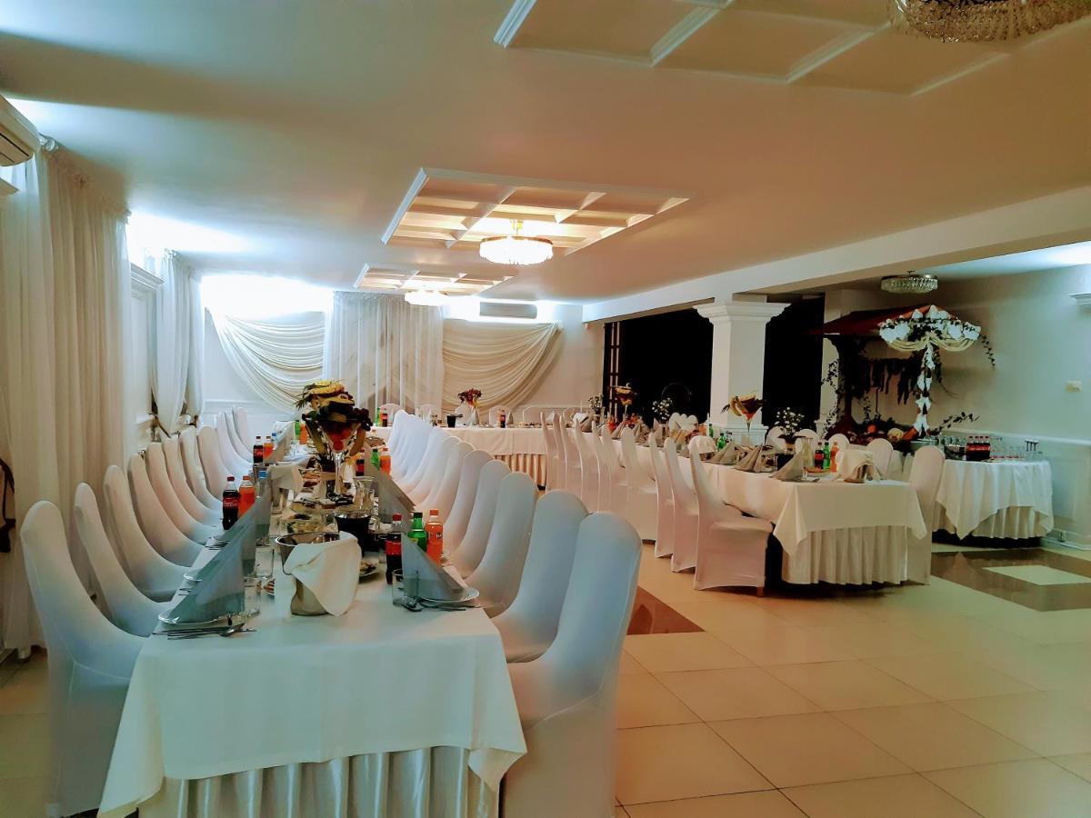 Fantazja - Restauracja I Noclegi Radom Bagian luar foto