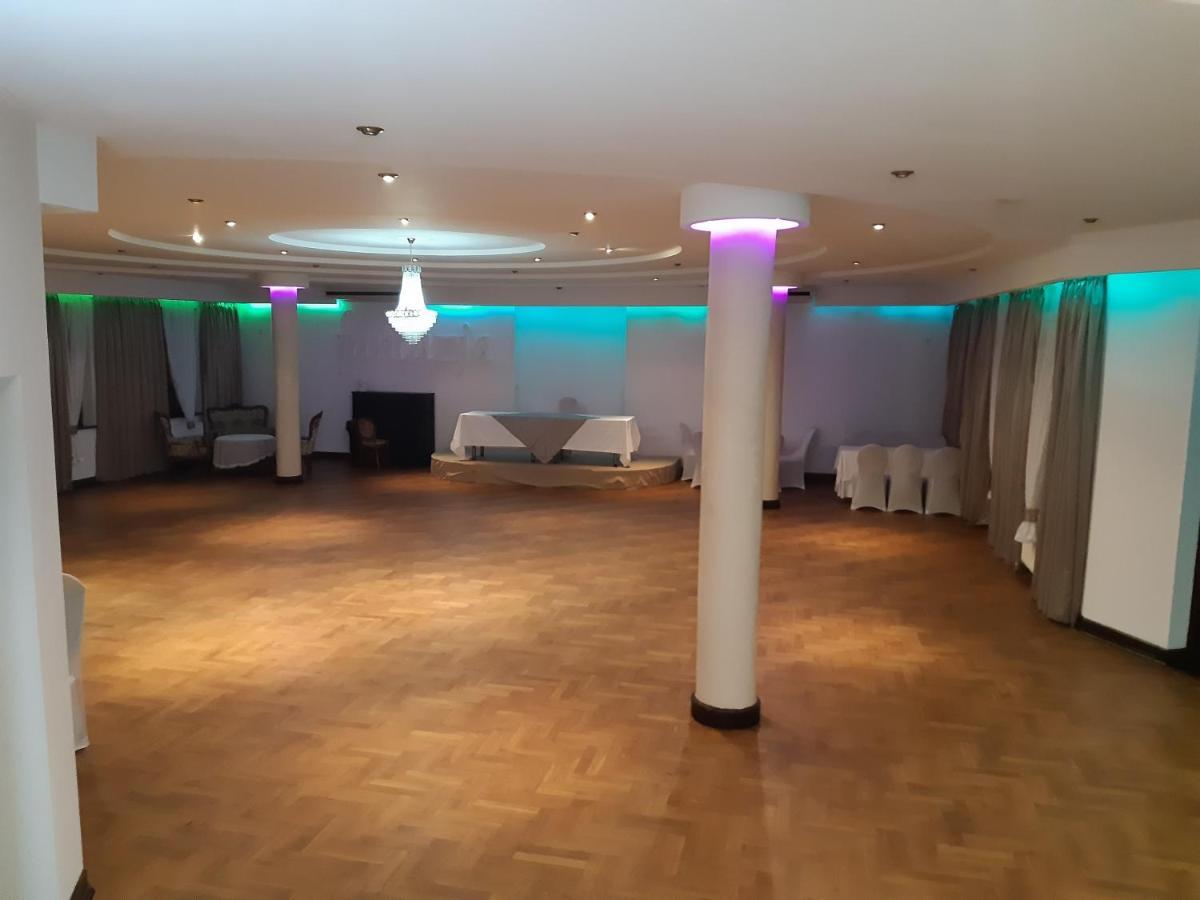 Fantazja - Restauracja I Noclegi Radom Bagian luar foto